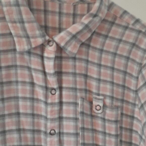 Women' size S cozy flannel feel shirt with snap front - Picture 2 of 6